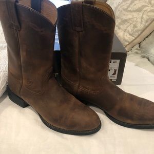 Men’s Ariat Heritage Roper Boots 10 1/2 brown